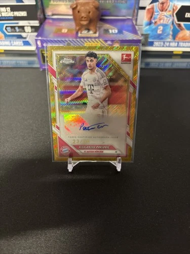 Aleksandar Pavlovic 2025 Topps Chrome Gold Wave /50