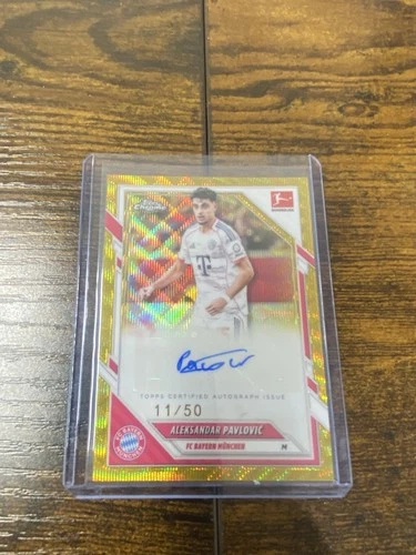 Aleksandar Pavlovic 2025 Topps Chrome Gold Wave /50