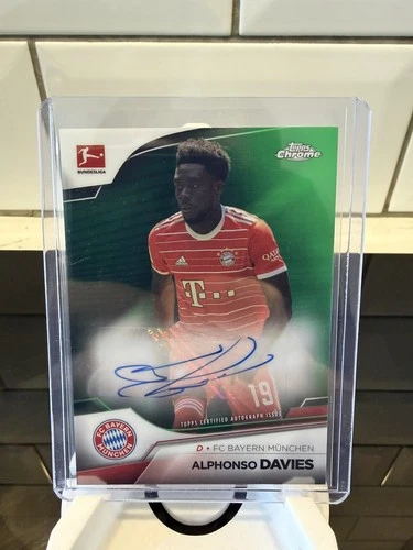 Alphonso Davies 2022 Topps Chrome Bundesliga Magenta Refractor 83/99
