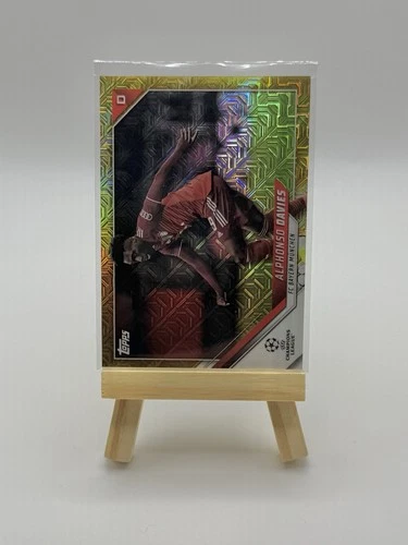 Alphonso Davies 2021 Topps Chrome Gold Mojo /50