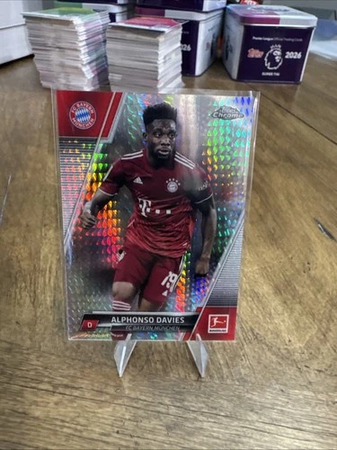 Alphonso Davies 2021 Topps Chrome Prism Refractor /199