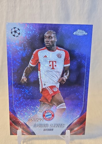 Alphonso Davies 2023 Topps Cromo Competiciones de Clubes UEFA Violet Speckle