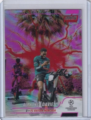 Alphonso Davies 2021 Panini Stadium Club Cromo UEFA Rosa/Rojo Carga Refractor