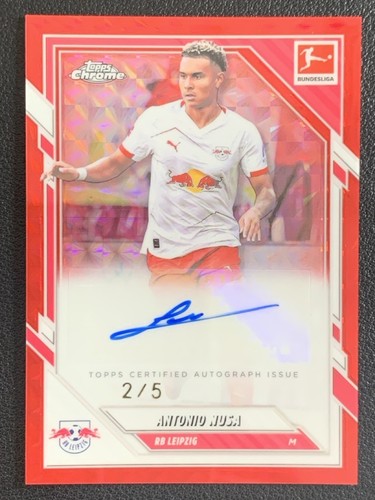 Antonio Nusa 2025 Topps Cromo Bundesliga Rojo Geométrico /5