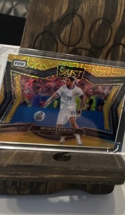 Bradley Barcola 2024 Panini Select Gold Prizm /10