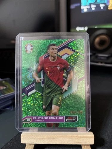 Cristiano Ronaldo 2023 Topps Finest Green Speckle /125