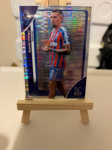 Daniel Muñoz 2025 Topps Chrome Crystal