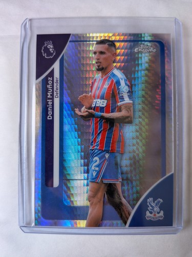 Daniel Muñoz 2026 Topps Chrome Prism Refractor