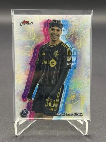 David Martínez 2024 Topps Finest Holo Glow Variation