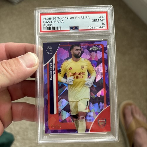 David Raya 2025 Topps Premier League Zafiro Púrpura /15