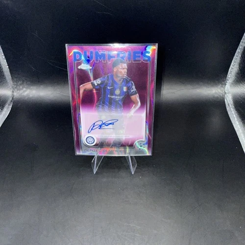 Denzel Dumfries 2024 Topps Chrome UEFA Magenta Lava /75