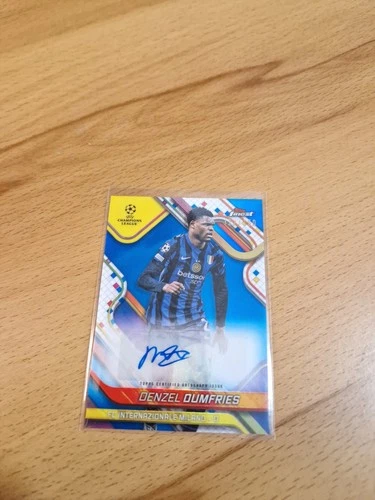 Denzel Dumfries 2024 Topps Finest Blue /25