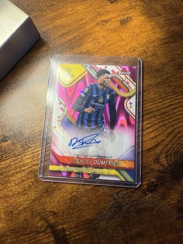 Denzel Dumfries 2025 Topps Finest Hyper /75