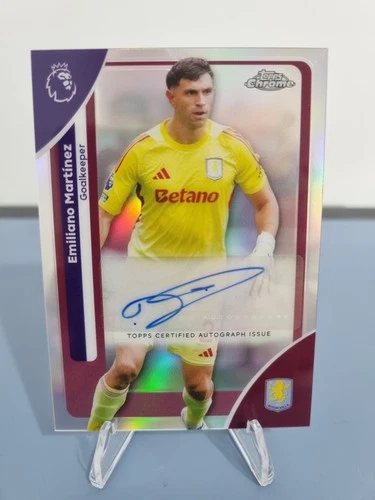 Emiliano Martinez 2025 Topps Chrome Refractor