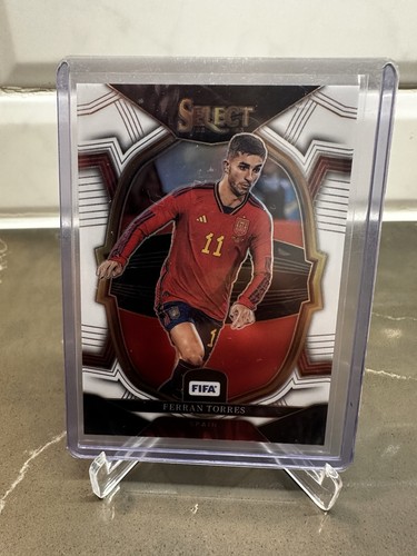 Ferran Torres 2023 Panini Select FIFA White Prizm /20