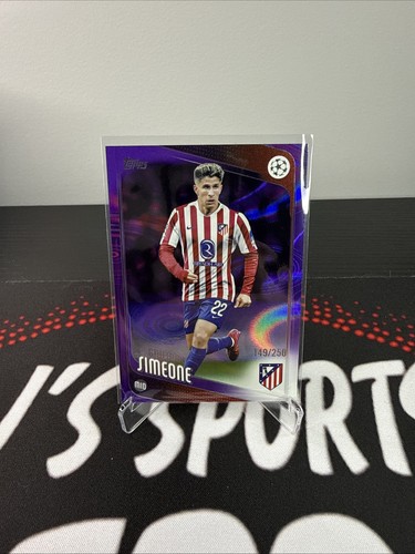 Giuliano Simeone 2025 Topps Competiciones de Clubes UEFA Púrpura /250