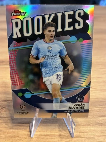 Julian Alvarez 2022 Topps Finest Refractor