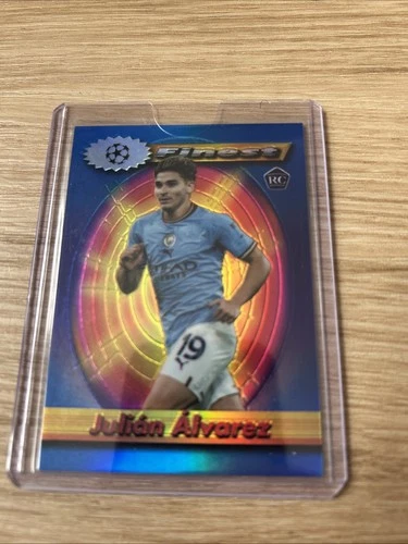 Julián Álvarez 2023 Topps Finest Blue Refractor /99