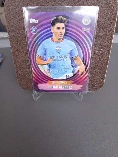 Julián Álvarez 2023 Topps Manchester City Blue Moon Foil /25