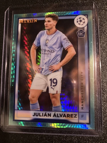 Julián Álvarez 2022 Topps Merlin Chrome Aqua Prizm