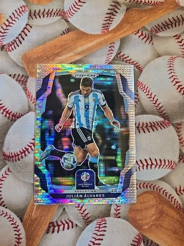 Julián Álvarez 2024 Panini Prizm Pulsar Prizm