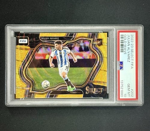 Julián Álvarez 2022 Panini Select FIFA Gold Wave /10