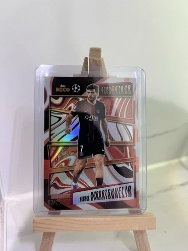 Khvicha Kvaratskhelia 2025 Topps Deco Razzmatazz /25