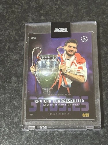 Khvicha Kvaratskhelia 2024 Topps Finest Total Intérpretes /25