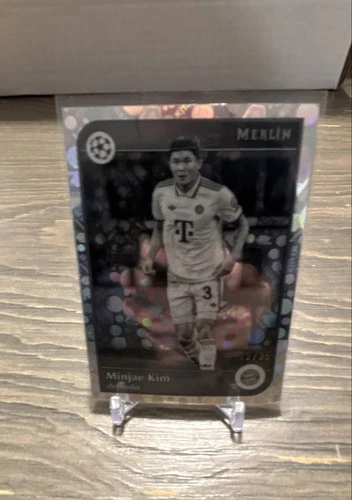 Kim Min-jae 2024 Topps Merlin Chrome Bianco e Nero
