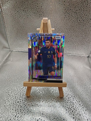 Kylian Mbappé 2022 Panini Donruss FIFA Silver Glitch
