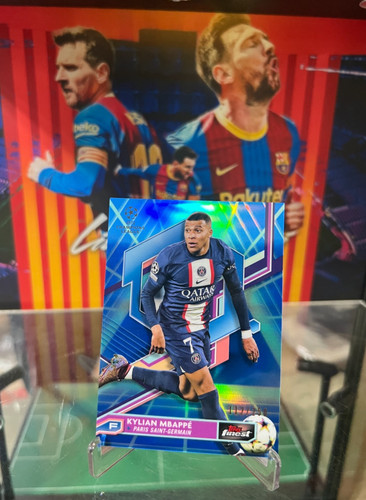 Kylian Mbappé 2022 Topps Finest Blue Vaporwave Refractor /250