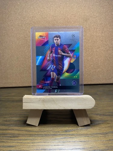 Lamine Yamal 2023 Topps Finest /50