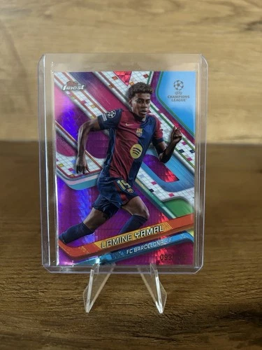 Lamine Yamal 2024 Topps Finest base /125