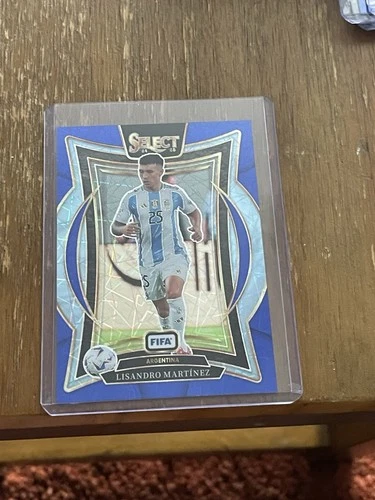 Lisandro Martinez 2024 Panini Select Blue Lazer Prizm