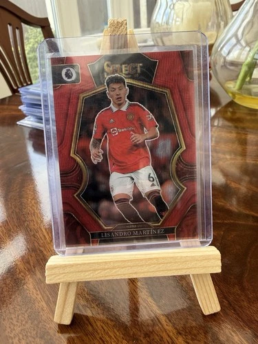 Lisandro Martinez 2023 Panini Select Red Prizm