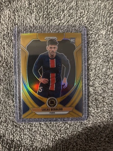 Lucas Beraldo 2025 Panini Prizm Copa Mundial de la FIFA Oro /10