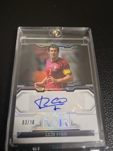 Luis Figo 2024 Panini Fútbol Noir Noir Color Marco Plateado /10