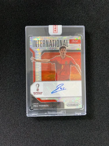 Pau Torres 2022 Panini Prizm FIFA World Cup Pulsar