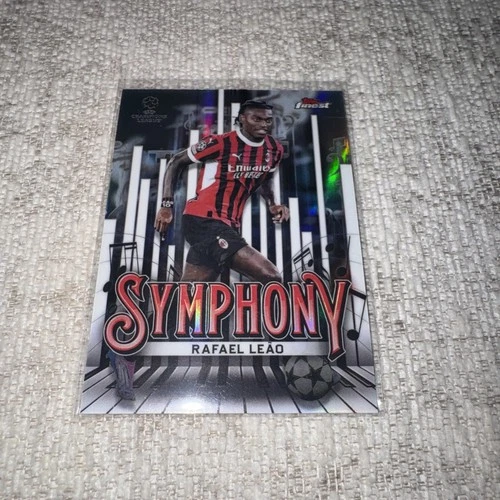 Rafael Leao 2024 Topps Finest Refractor