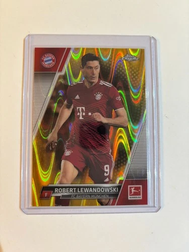 Robert Lewandowski 2021 Topps Chrome Bundesliga Gold Raywave