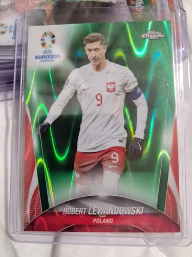 Robert Lewandowski 2023 Topps Chrome Green Wave
