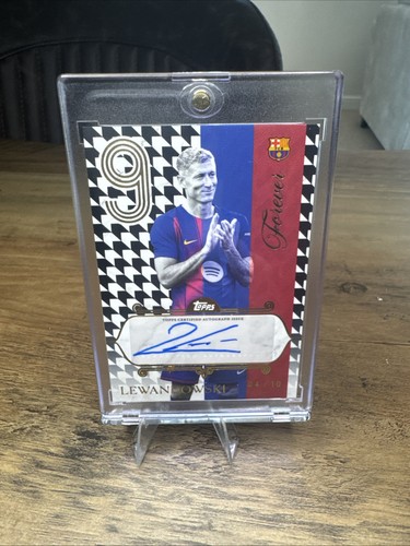 Robert Lewandowski 2025 Topps FC Barcelona Forever Kit /10