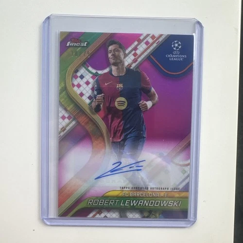Robert Lewandowski 2024 Topps Finest /75