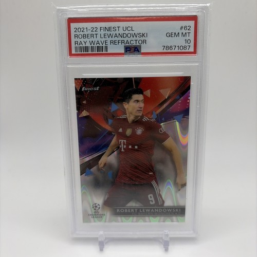 Robert Lewandowski 2022 Topps Finest Blue Wave Refractor /199