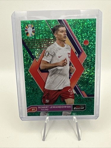 Robert Lewandowski 2023 Topps Finest Green Speckle /125