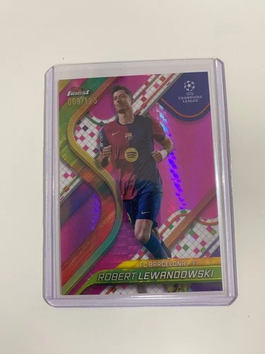 Robert Lewandowski 2024 Topps Finest Pink Hyper /125