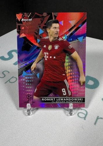 Robert Lewandowski 2021 Topps Finest Pink Prism Refractor /125
