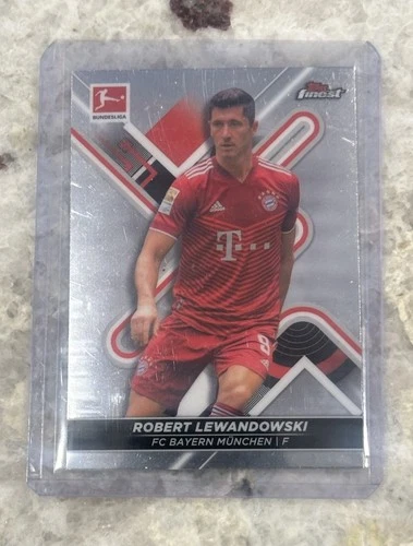 Robert Lewandowski 2021 Topps Finest Refractor
