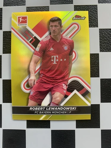 Robert Lewandowski 2021 Topps Finest Yellow /350