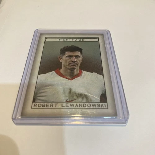 Robert Lewandowski 2023 Panini Futera Unique /24